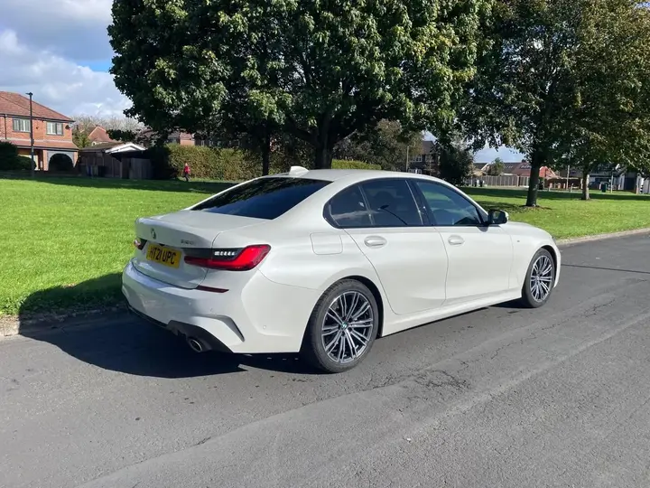 BMW 3 Series 2021 photo 2