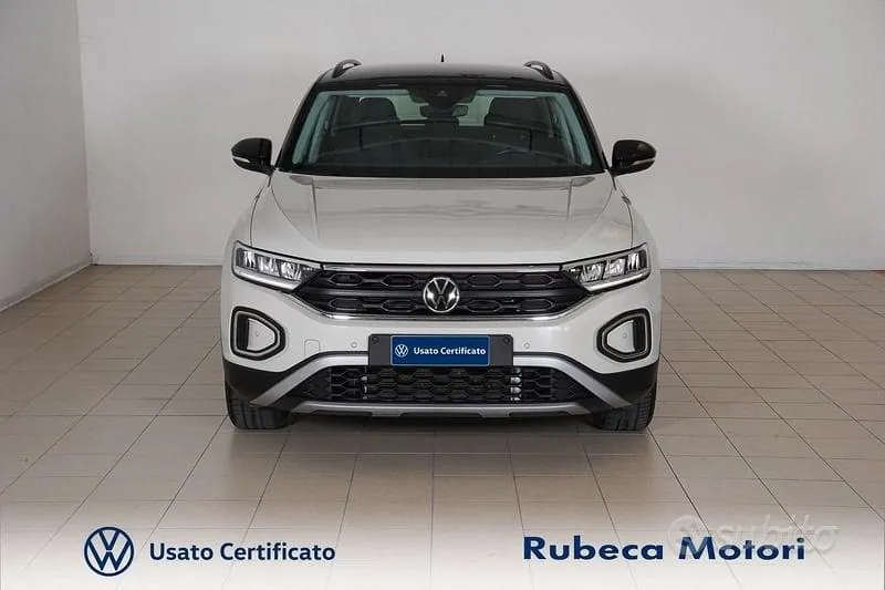 Volkswagen T-Roc 2023 photo 2