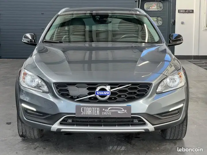 Volvo V60 Cross Country 2016 photo 2