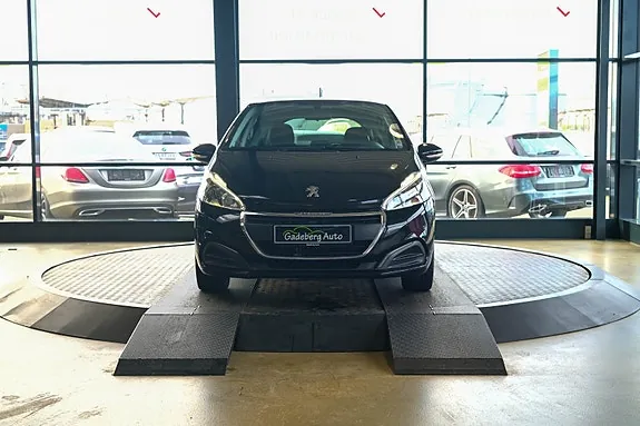 Peugeot 208 2017 photo 3