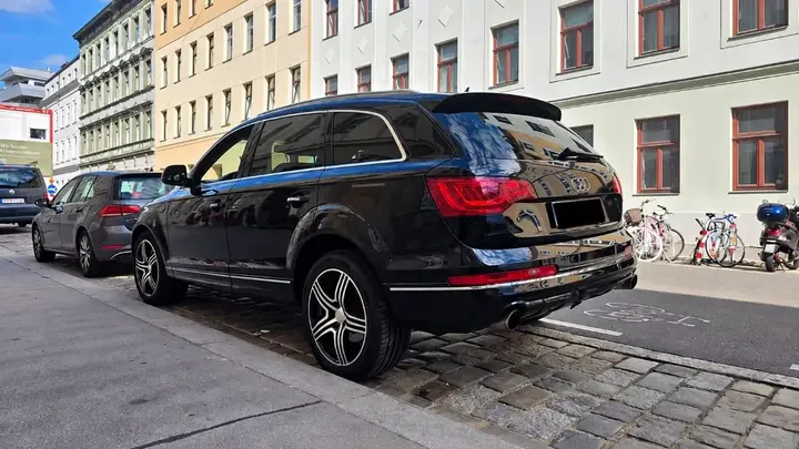 Audi Q7 2010 photo 2