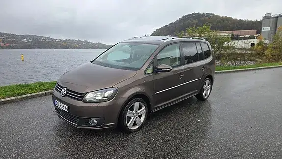 Volkswagen Touran 2011 photo 2