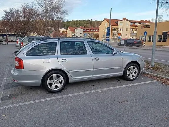Skoda Octavia 2011 photo 2
