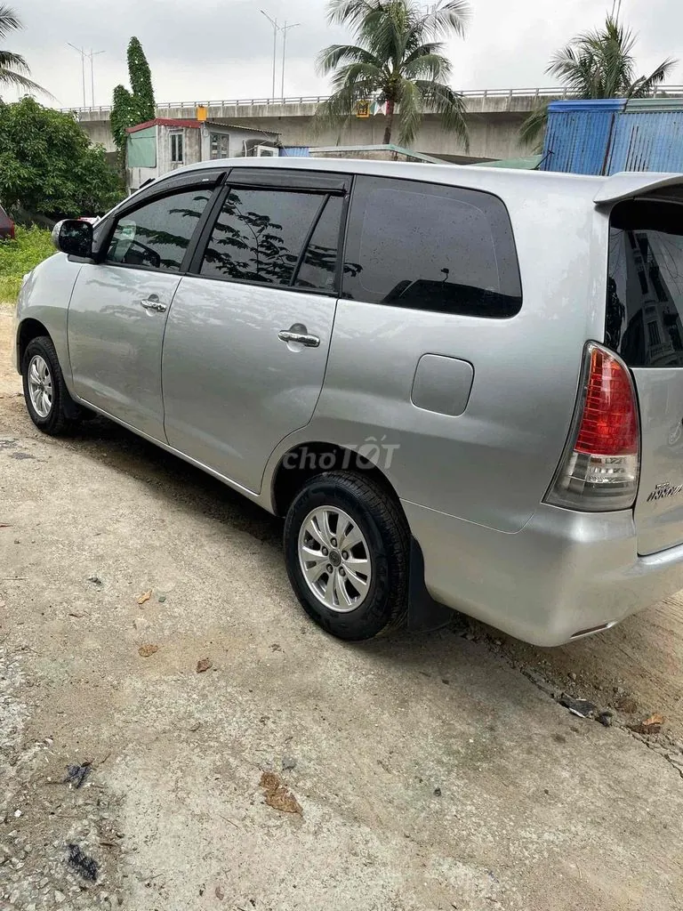 Toyota Innova 2010 photo 4