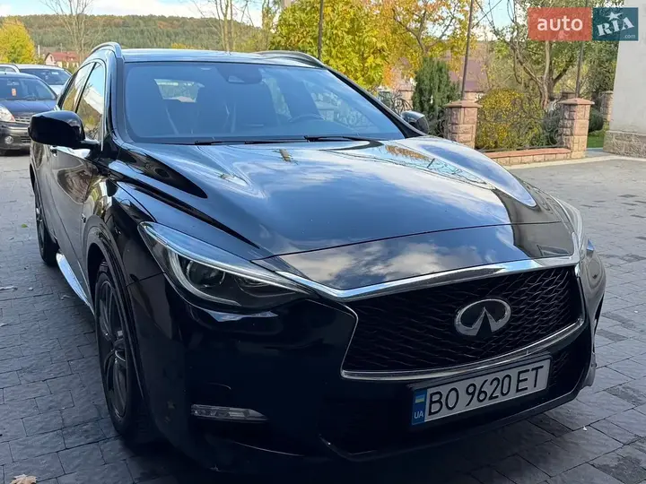 Infiniti Q30 2016 photo 2