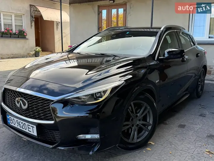 Infiniti Q30