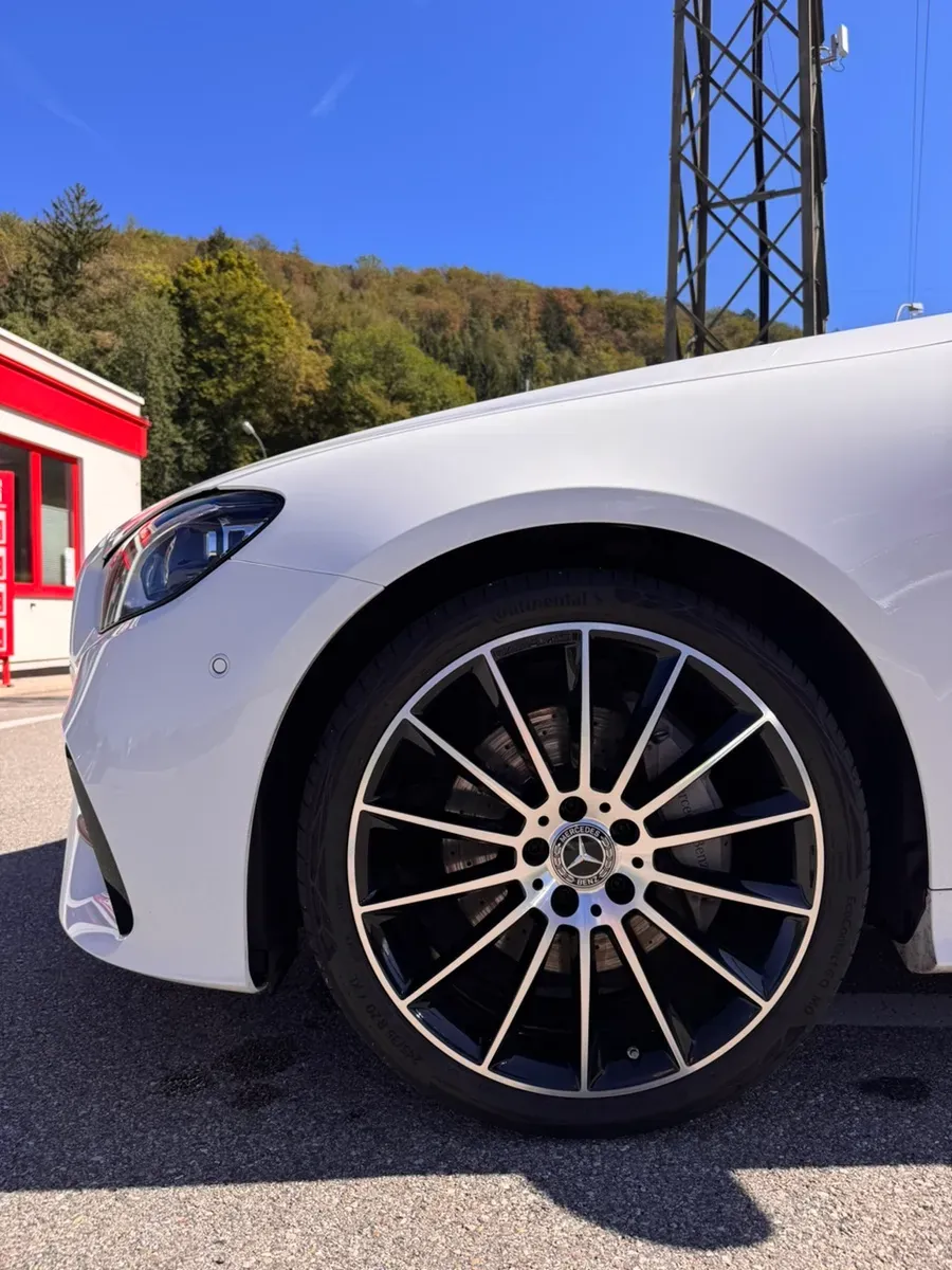 Mercedes-Benz E-Class 2023 photo 3
