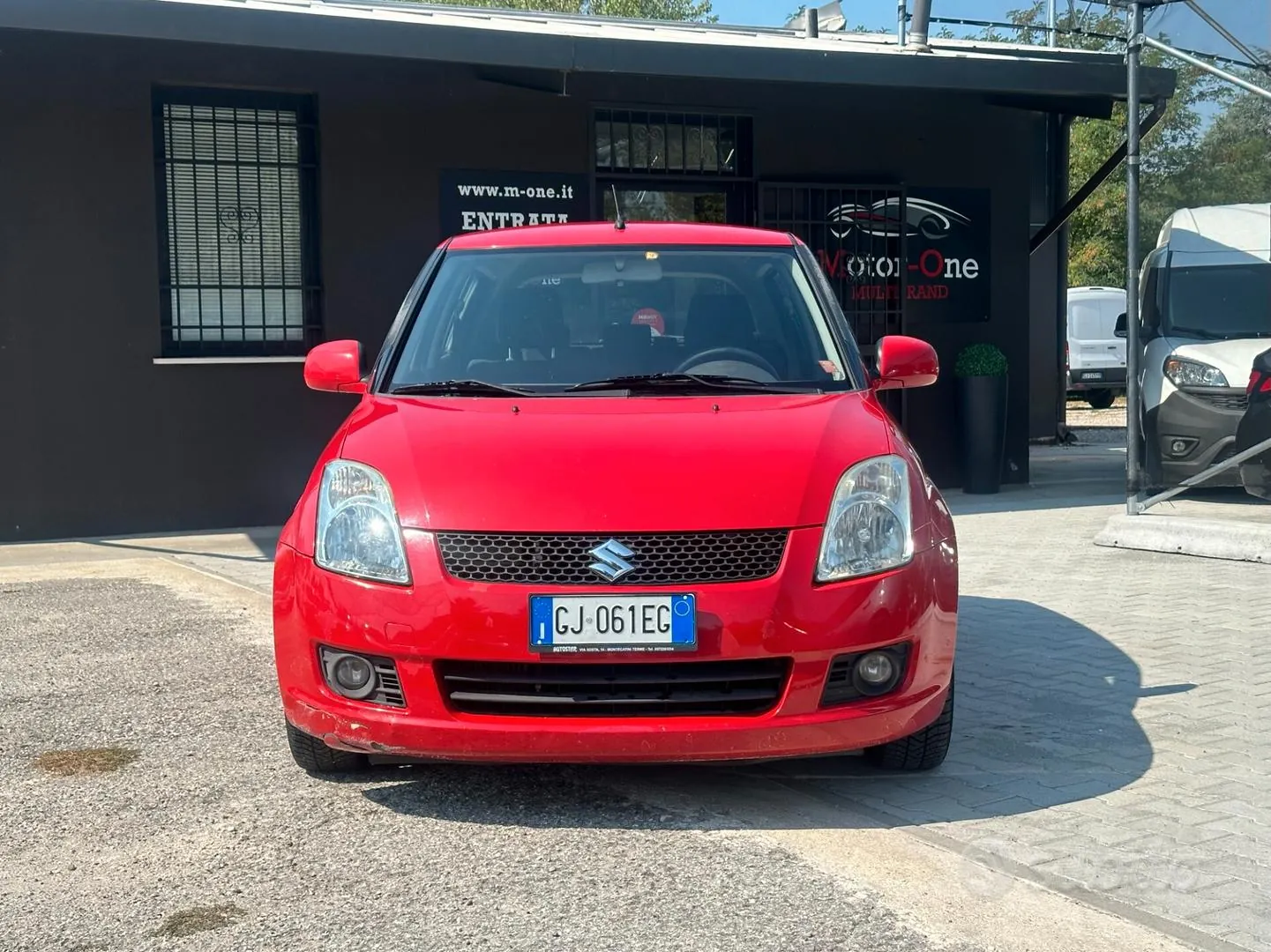 Suzuki Swift 2010 photo 2