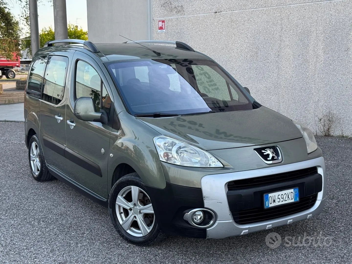 Peugeot Partner 2009 photo 2