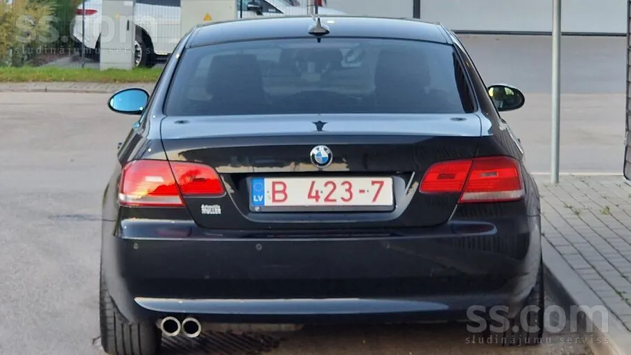 BMW 330 2009 photo 4