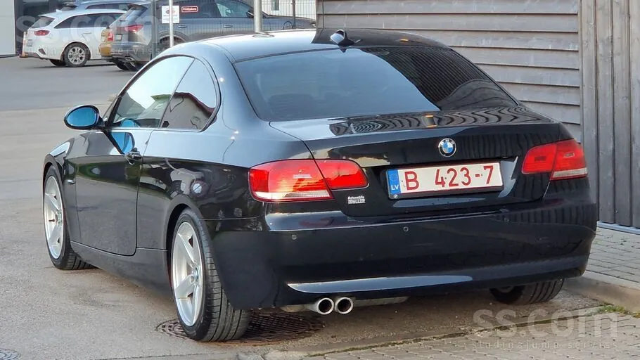 BMW 330 2009 photo 3