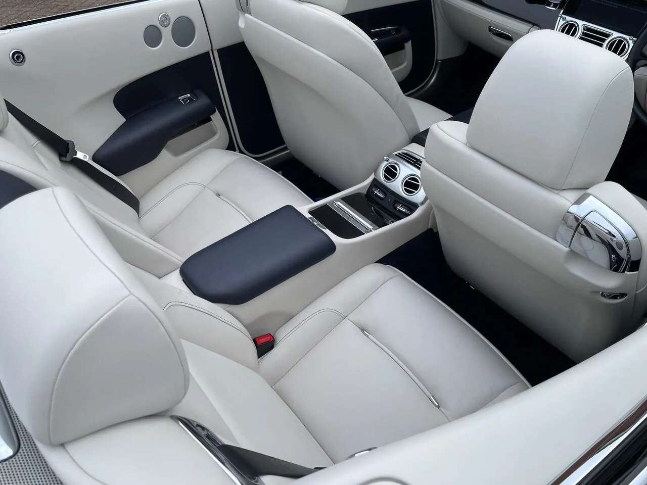 Rolls-Royce Dawn 2021 photo 3