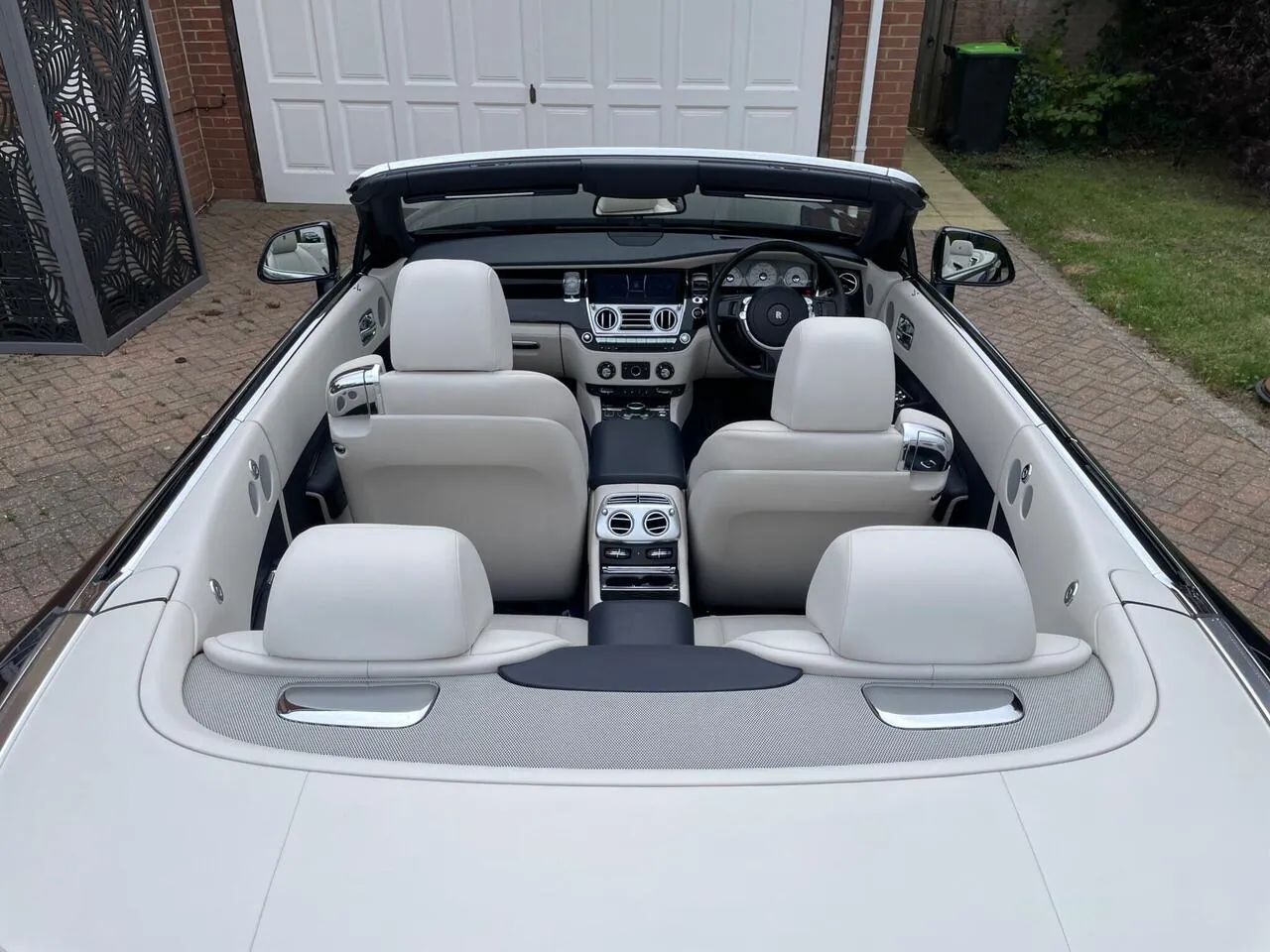 Rolls-Royce Dawn 2021 photo 2