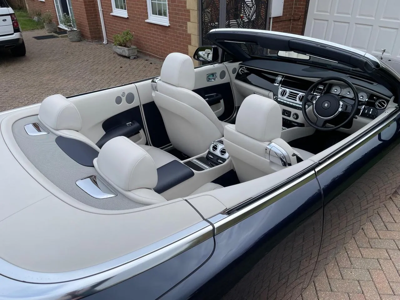 Rolls-Royce Dawn 2021 photo 4