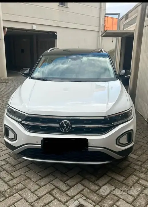 Volkswagen T-Roc 2024 photo 3