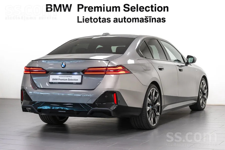 BMW 540 2025 photo 2