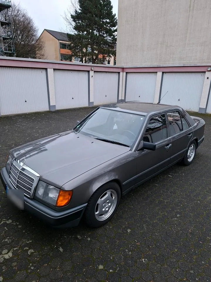 Mercedes-Benz W124
