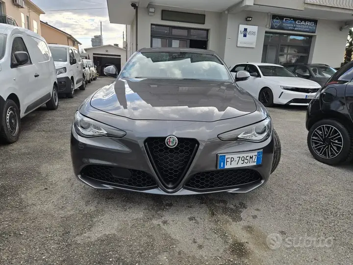 Alfa Romeo Giulia 2018 photo 3