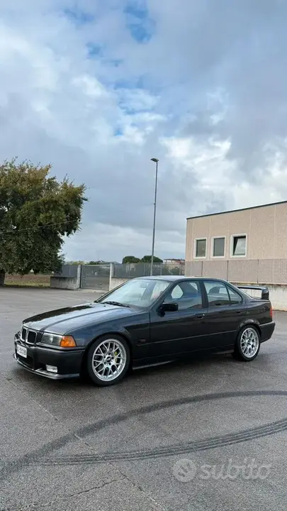 BMW 320I