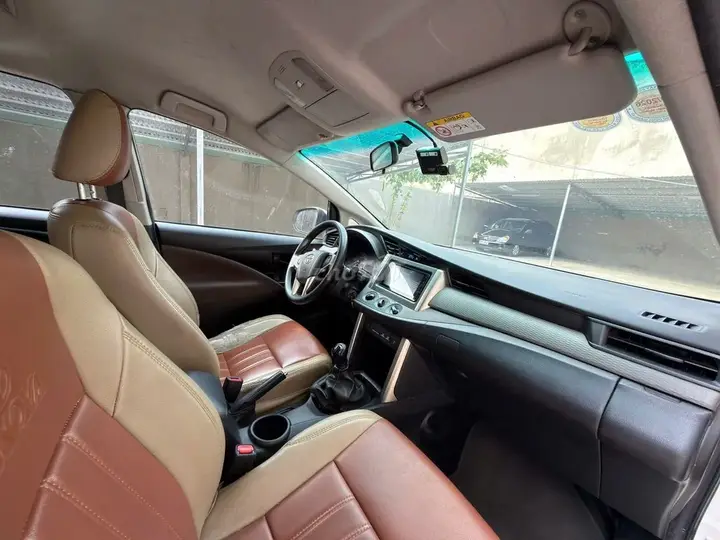 Toyota Innova 2022 photo 2