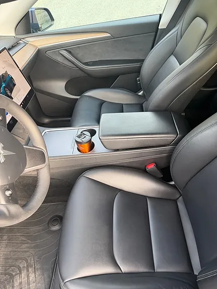 Tesla Model Y 2023 photo 3