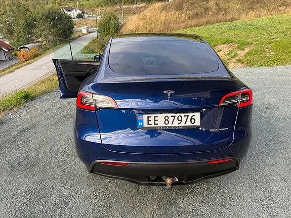 Tesla Model Y 2023 photo 5