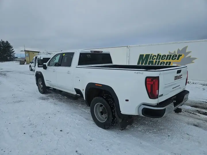 GMC Sierra 3500Hd 2022 photo 2