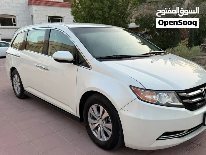Honda Odyssey 2015 photo 2