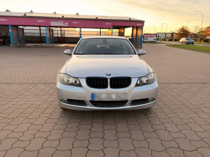 BMW 318I E90