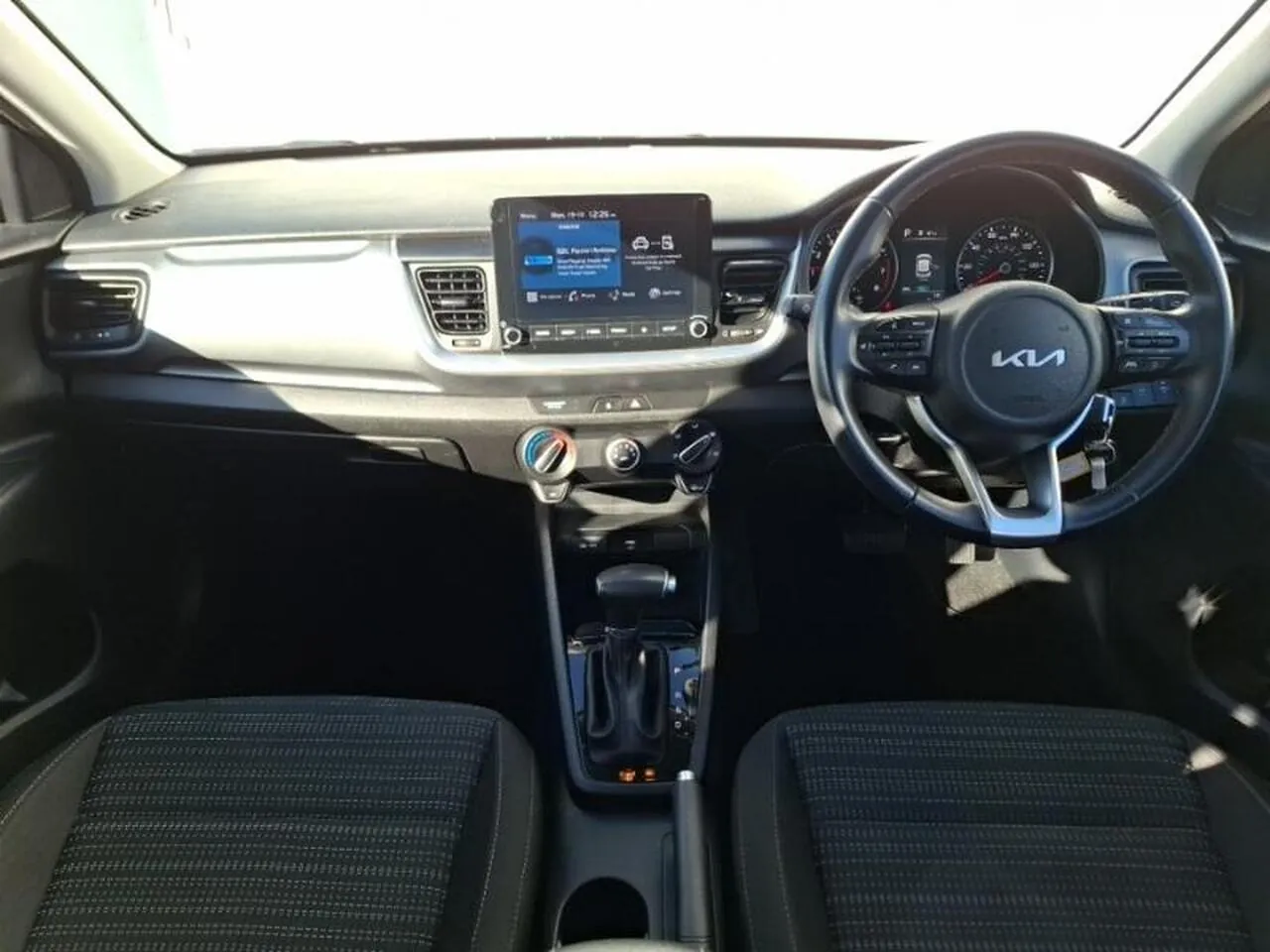 Kia Stonic 2023 photo 3