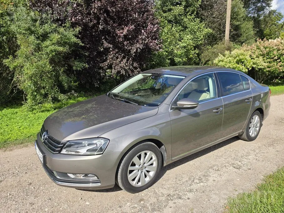 Volkswagen Passat 2012 photo 2