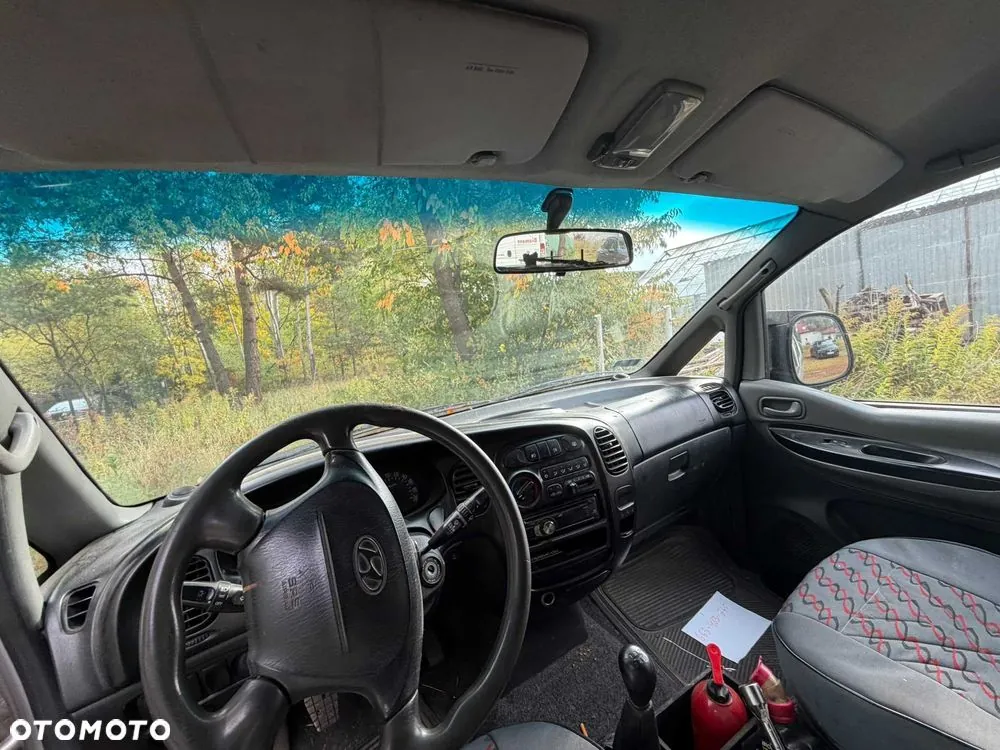 Hyundai H200 2005 photo 2