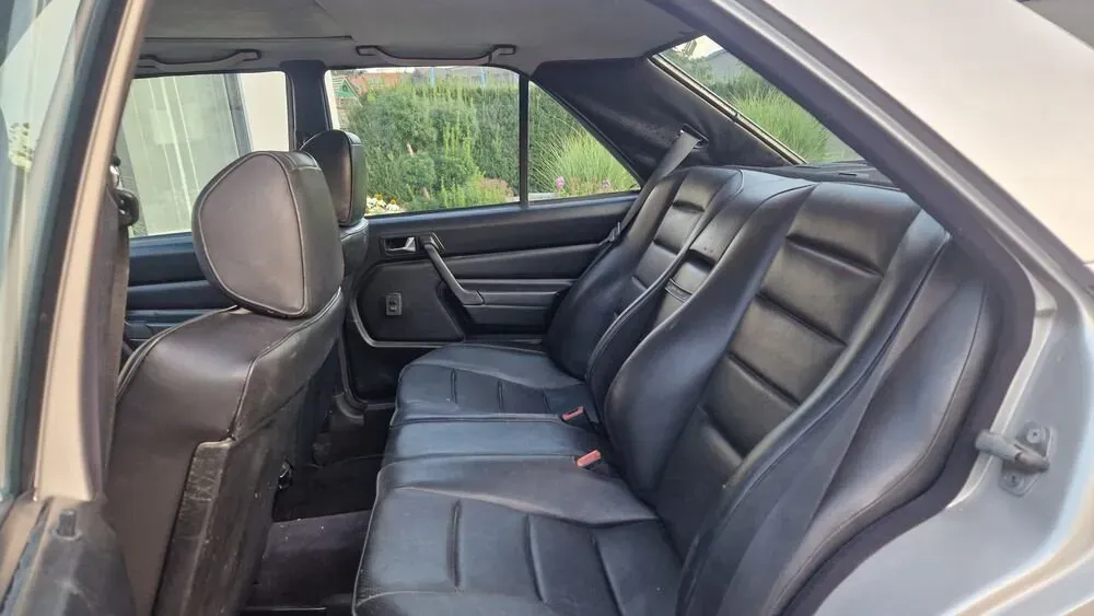 Mercedes-Benz 190 E 1985 photo 2