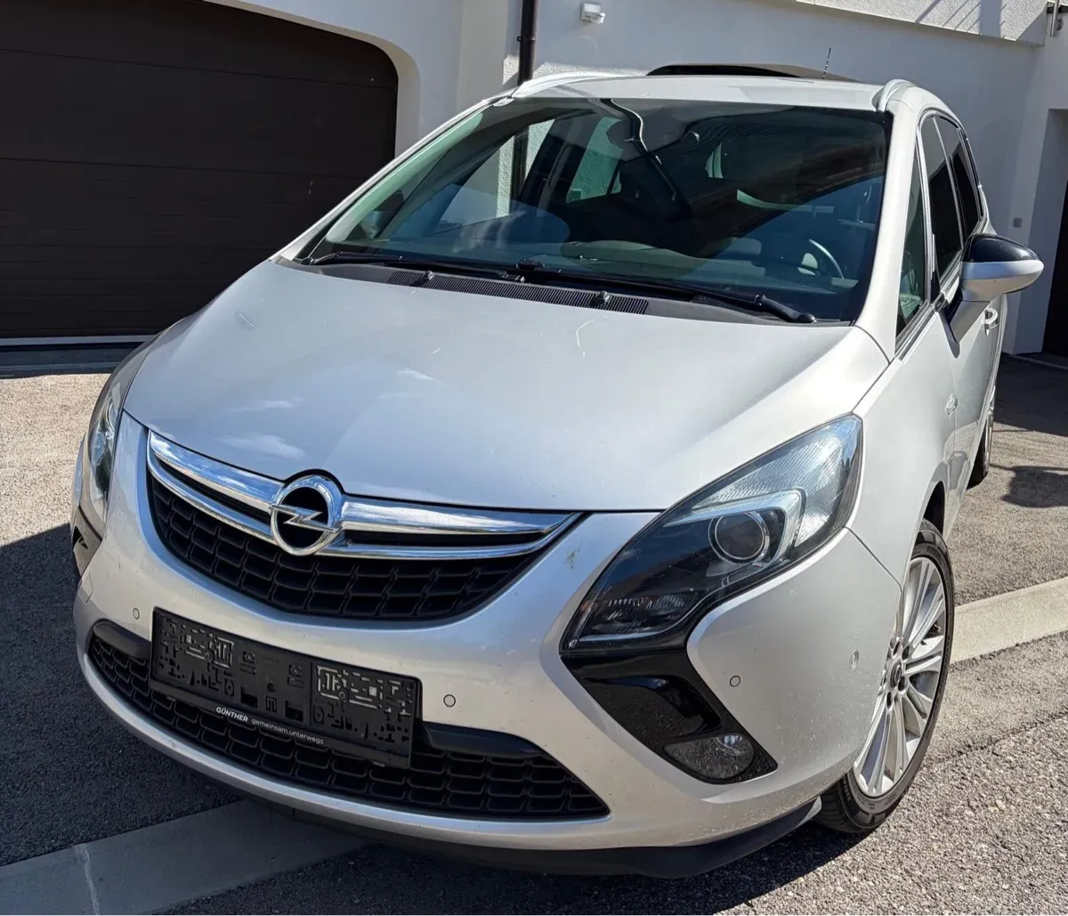 Opel Zafira Tourer 2012 photo 2