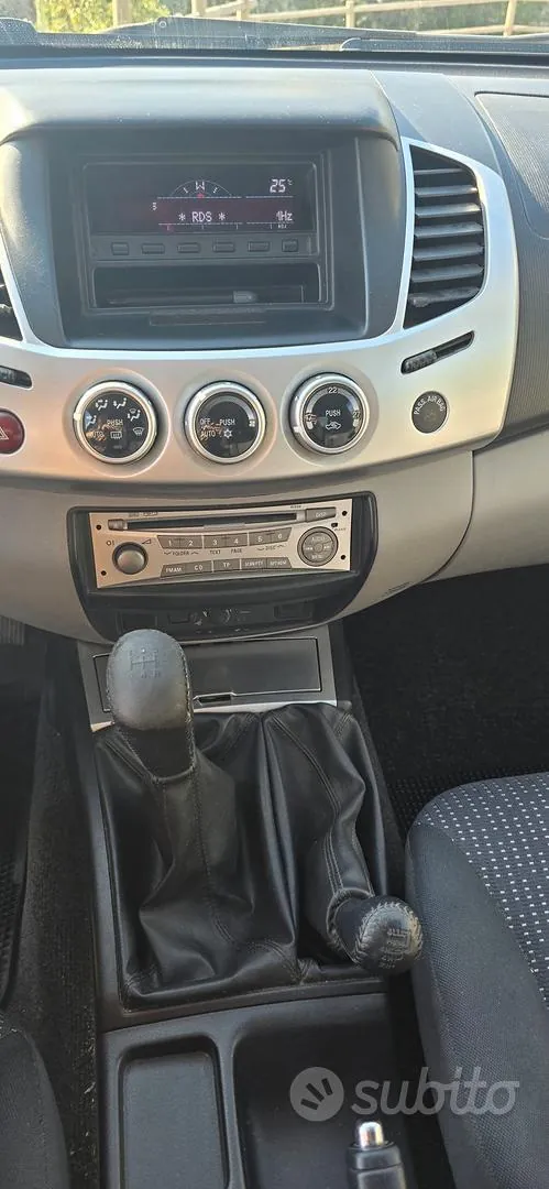 Mitsubishi L200 2011 photo 5