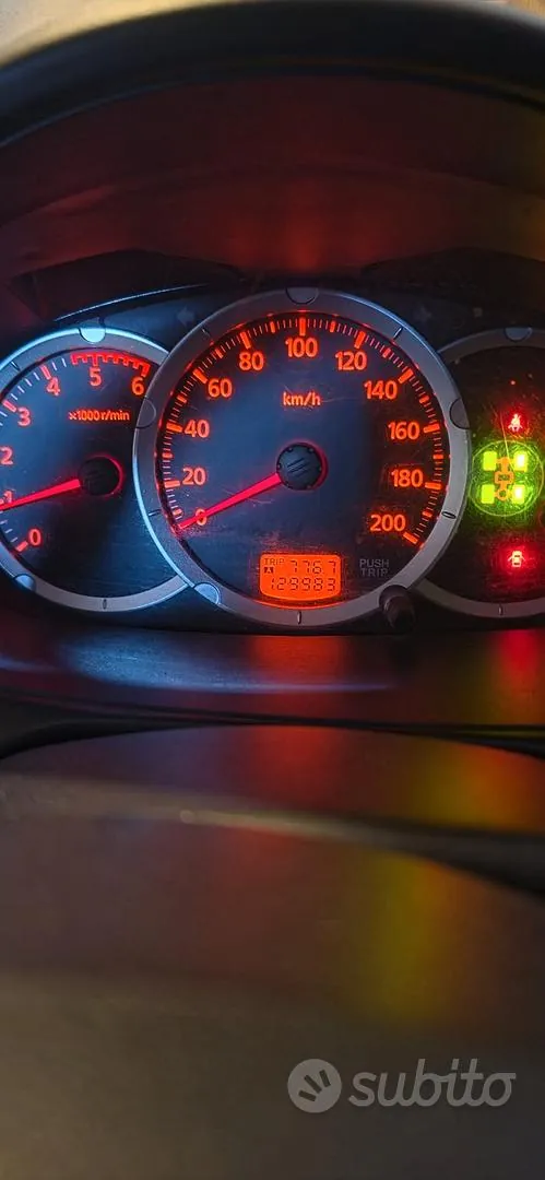 Mitsubishi L200 2011 photo 2