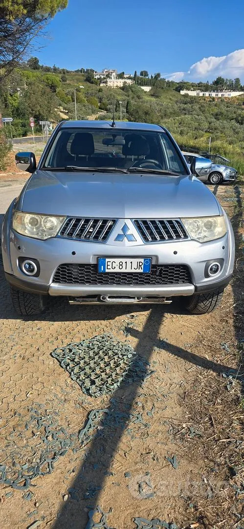 Mitsubishi L200 2011 photo 3