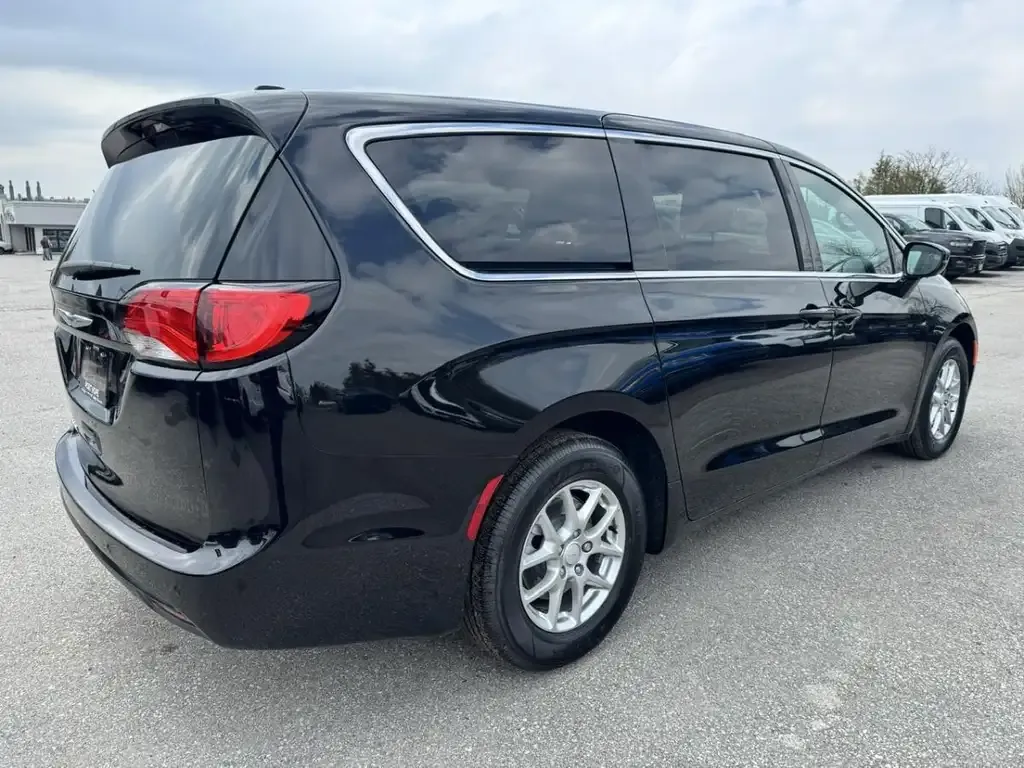 Chrysler Grand Caravan 2027 photo 5