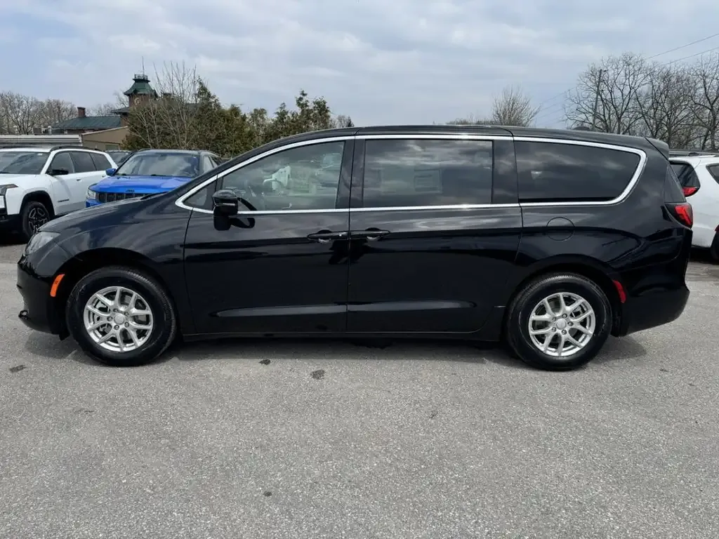 Chrysler Grand Caravan 2027 photo 2