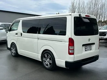 Toyota Hiace 2014 photo 5