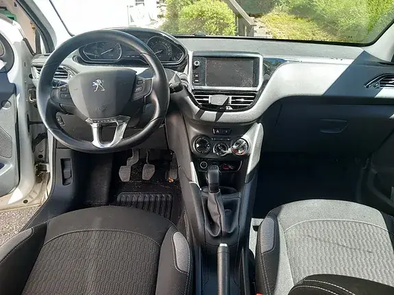 Peugeot 208 2016 photo 5