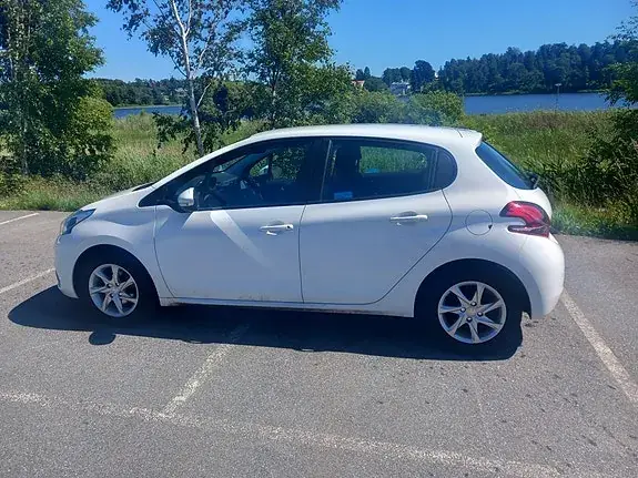 Peugeot 208 2016 photo 2
