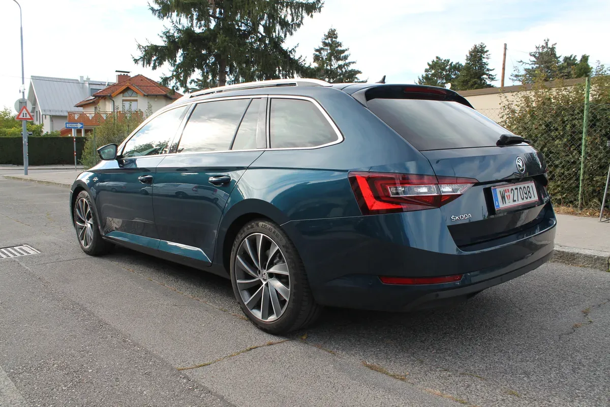 Skoda Superb 2018 photo 2