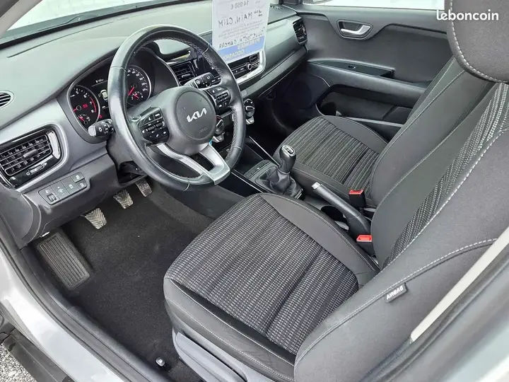 Kia Stonic 2023 photo 4