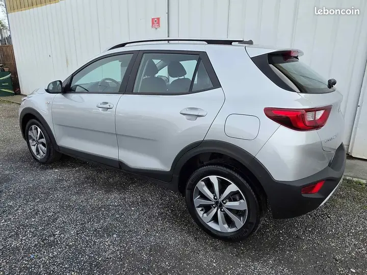 Kia Stonic 2023 photo 3