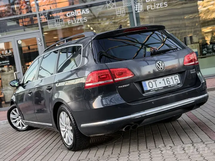 Volkswagen Passat 2012 photo 3