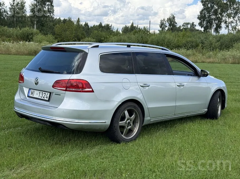 Volkswagen Passat 2011 photo 2