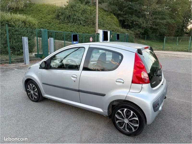 Peugeot 107 2009 photo 2
