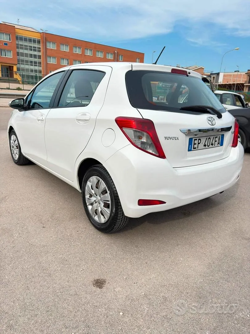 Toyota Yaris 2013 photo 4