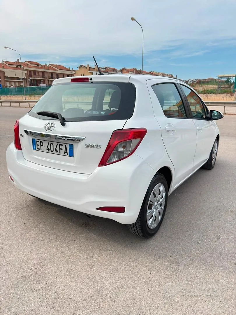 Toyota Yaris 2013 photo 5